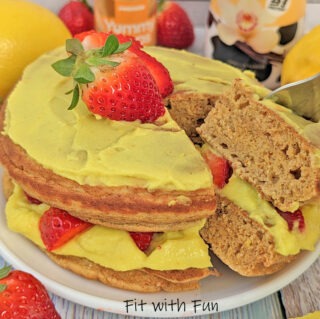 Mimosa Pancakes con Crema e Fragole Proteici Senza Glutine