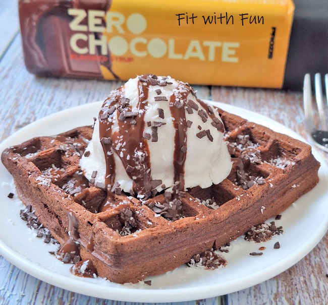 Waffle al Cacao con Gelato al Cocco Low Carb e Proteico